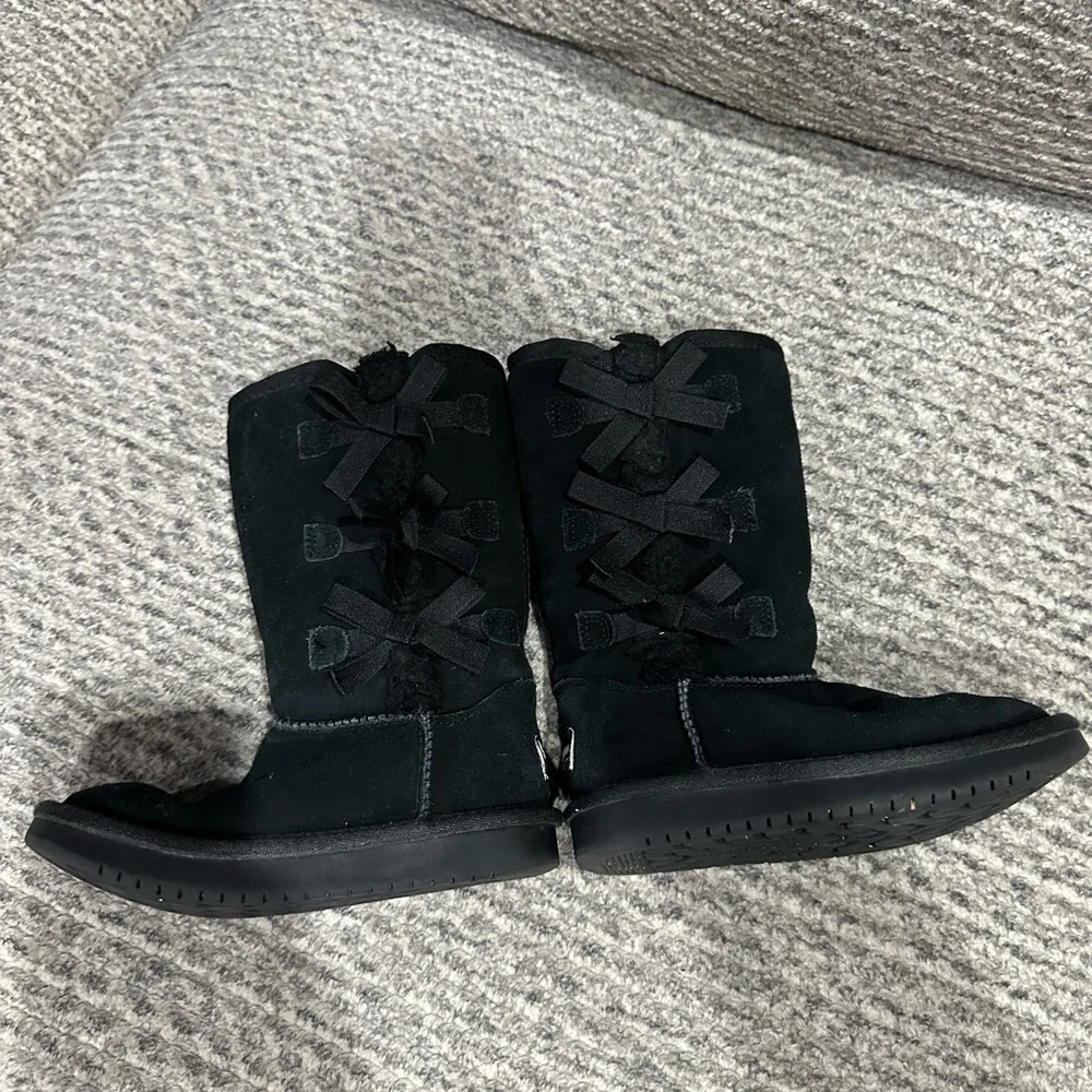 KOOLABURRA BY UGG Little girls black boots with bows, size 12